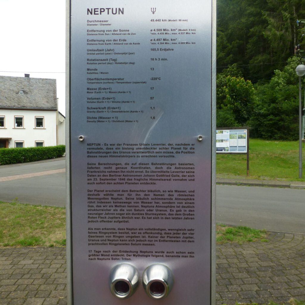 Stele Neptun am Kosmosradweg in Niederstadtfeld